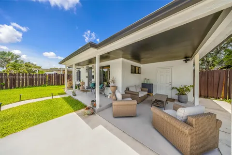 210 NE 51st Ct, Oakland Park FL 33334
