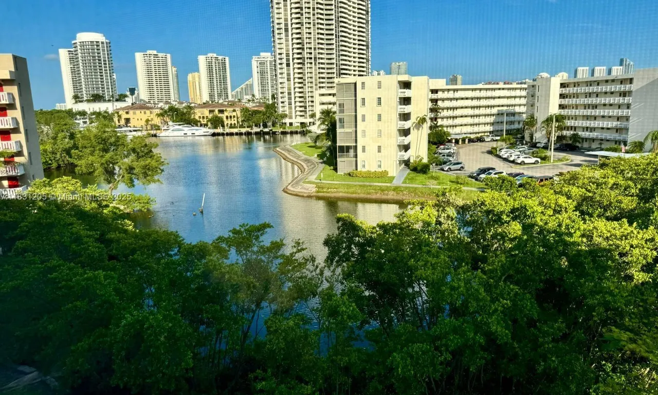 2930 Point East Dr # E512, Aventura FL 33160