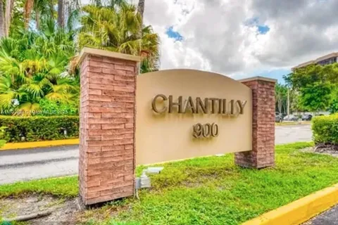 900 NE 195th St # 314, Miami FL 33179