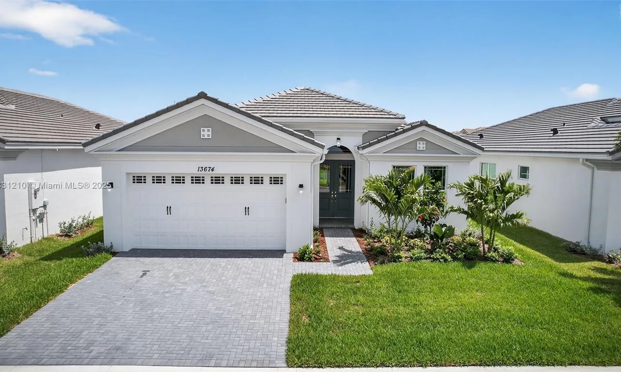 13674 Spruce Pine Dr, Westlake FL 33470