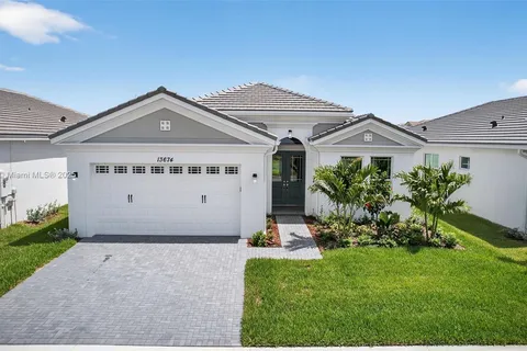 13674 Spruce Pine Dr, Westlake FL 33470