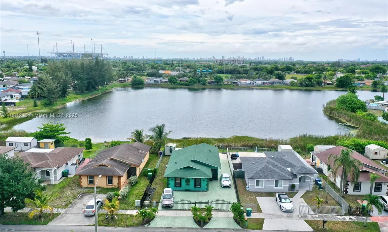19415 NW 33rd Ct, Miami Gardens FL 33056