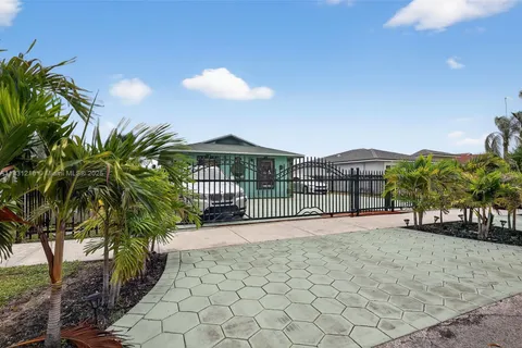 19415 NW 33rd Ct, Miami Gardens FL 33056