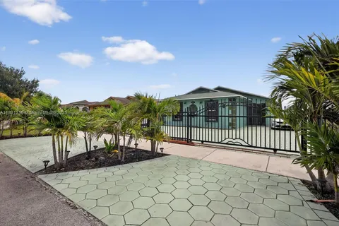 19415 NW 33rd Ct, Miami Gardens FL 33056