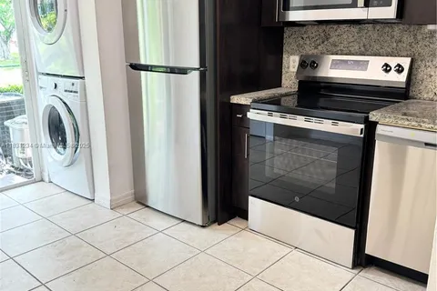 7900 NW 6th St # 102, Pembroke Pines FL 33024