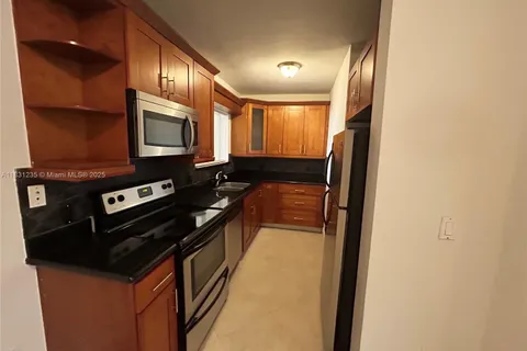 2880 Pine Tree Dr # 3, Miami Beach FL 33140