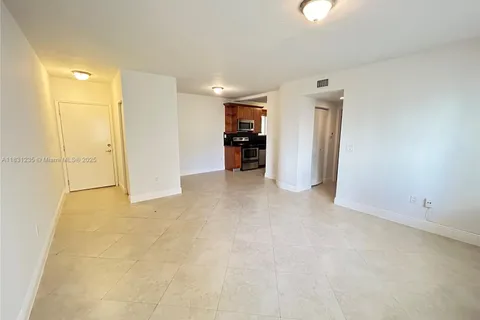2880 Pine Tree Dr # 3, Miami Beach FL 33140