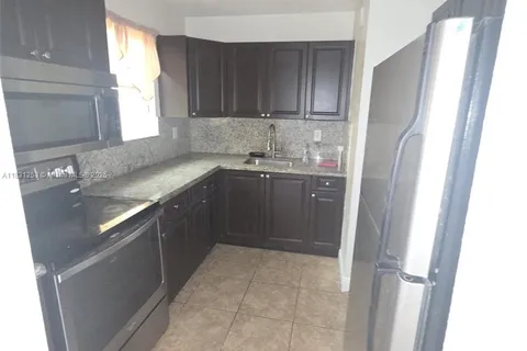 575 W 69th St # 207, Hialeah FL 33014