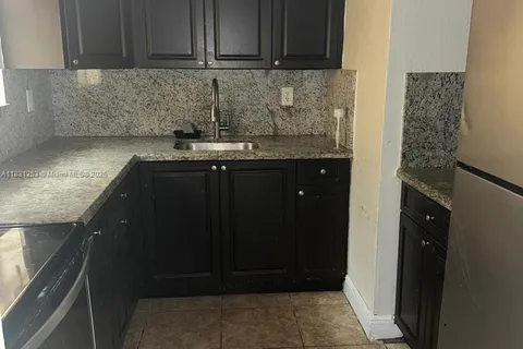 575 W 69th St # 207, Hialeah FL 33014