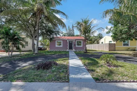 2710 Fillmore St, Hollywood FL 33020