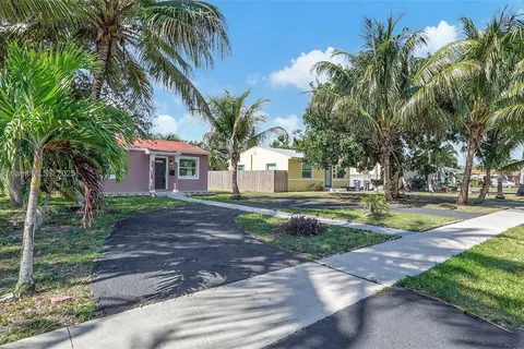 2710 Fillmore St, Hollywood FL 33020