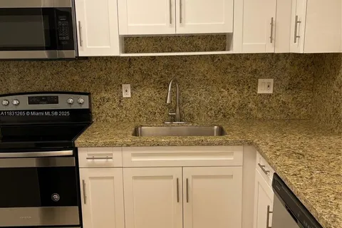 6090 W 18th Ave # 332, Hialeah FL 33012