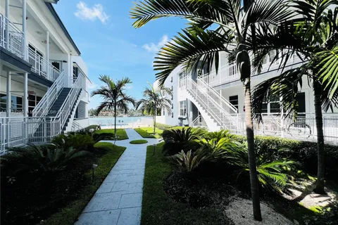 960 Bay Dr # 912, Miami Beach FL 33141