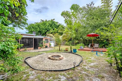 1050 NW 142nd St, Miami FL 33168