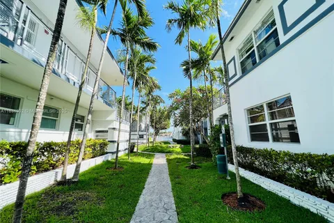 946 Bay Dr # 11, Miami Beach FL 33141