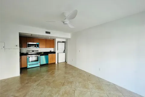 946 Bay Dr # 11, Miami Beach FL 33141