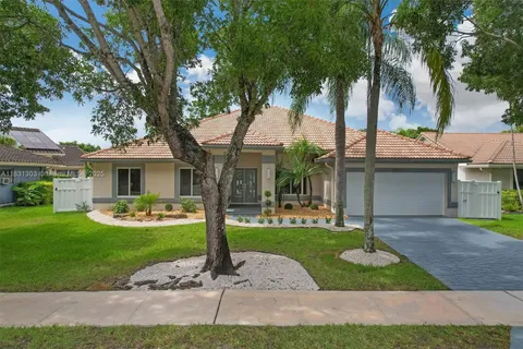10077 N Springs Way, Coral Springs FL 33076