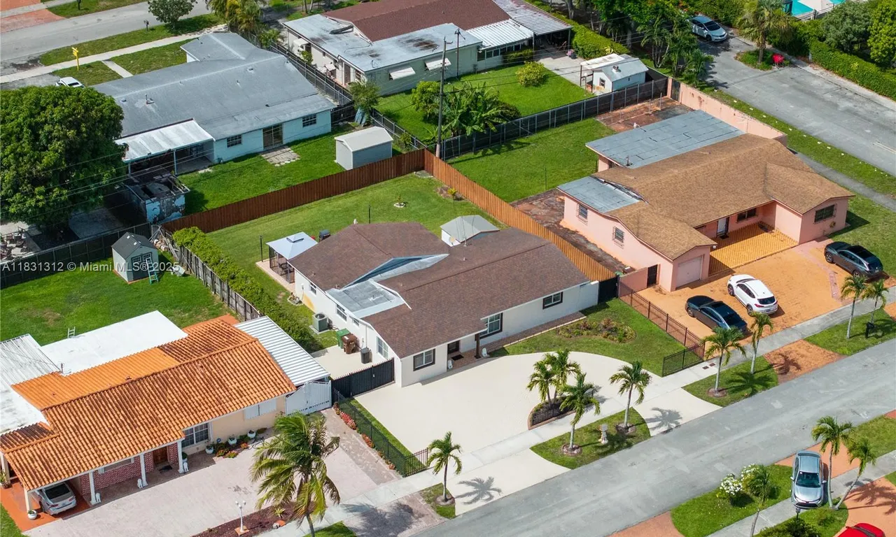 1315 W 79th St, Hialeah FL 33014