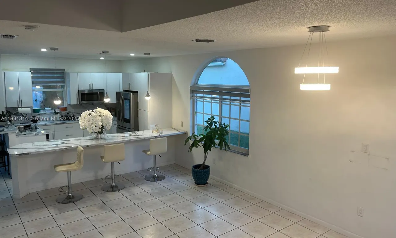 15271 NW 6th Ct, Pembroke Pines FL 33028