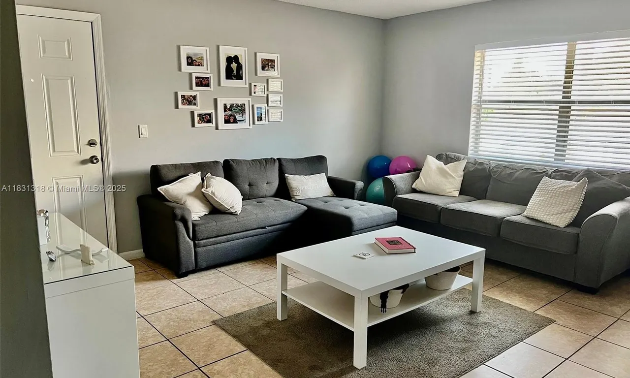 2521 Pierce St # 6, Hollywood FL 33020