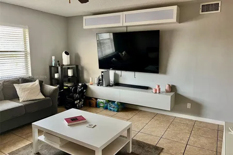 2521 Pierce St # 6, Hollywood FL 33020