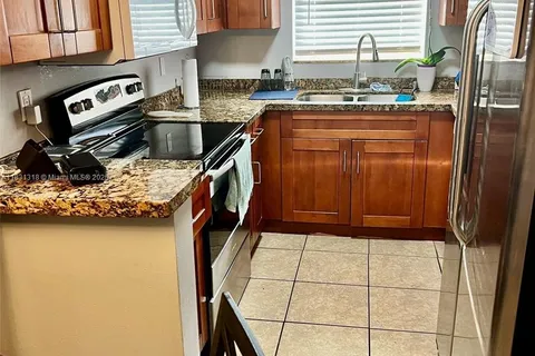 2521 Pierce St # 6, Hollywood FL 33020