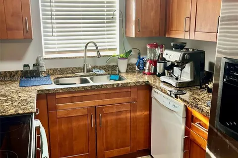 2521 Pierce St # 6, Hollywood FL 33020