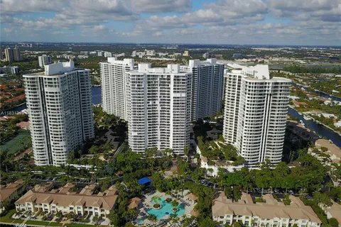 21055 Yacht Club Dr # 1707, Aventura FL 33180