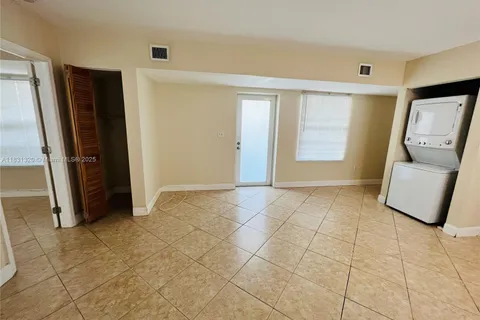 950 Bay Dr # 6, Miami Beach FL 33141