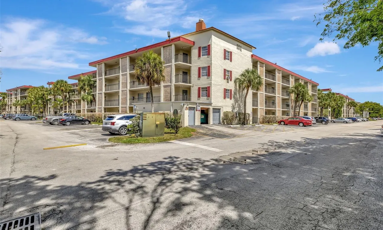 3070 NW 48th Ter # 415, Lauderdale Lakes FL 33313