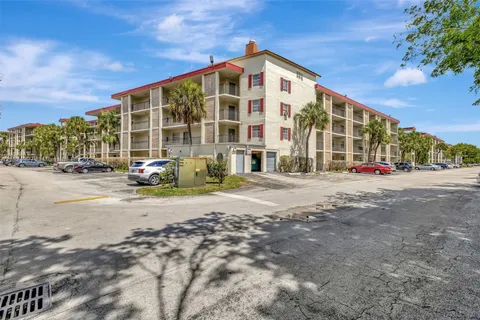 3070 NW 48th Ter # 415, Lauderdale Lakes FL 33313