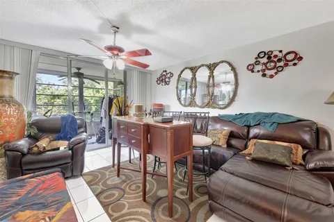 3070 NW 48th Ter # 415, Lauderdale Lakes FL 33313