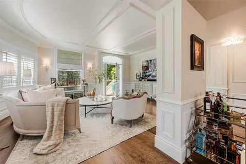 618 Valencia Ave # 101, Coral Gables FL 33134