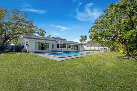 2015 NE 198th Ter # 2015, Miami FL 33179