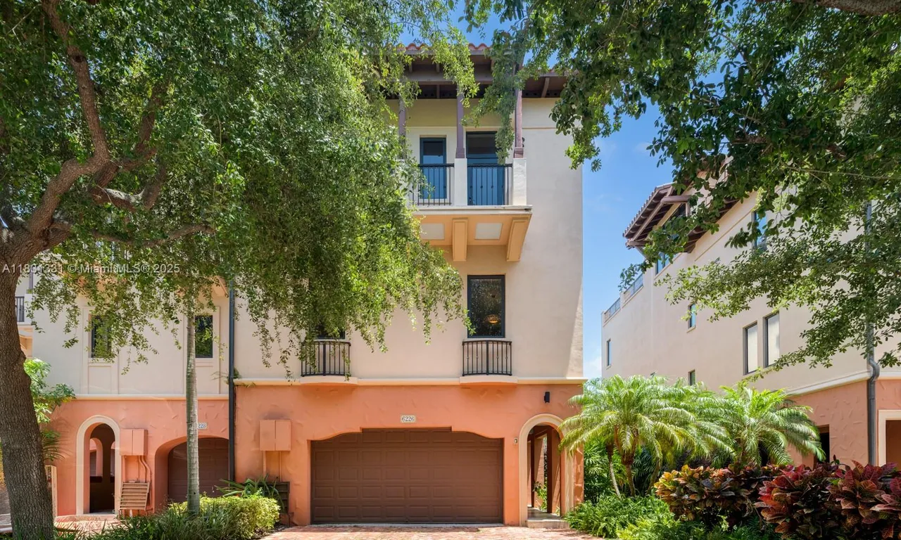 6226 Paradise Point Dr, Palmetto Bay FL 33157