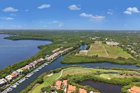 6226 Paradise Point Dr, Palmetto Bay FL 33157