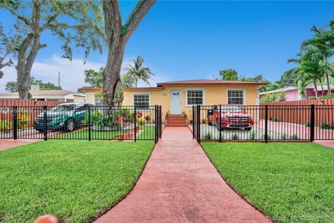 372 NE 162nd St, Miami FL 33162
