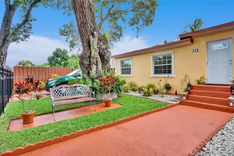 372 NE 162nd St, Miami FL 33162