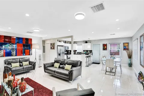 372 NE 162nd St, Miami FL 33162