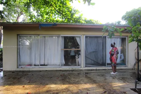 1112 NE 110th St, Miami FL 33161