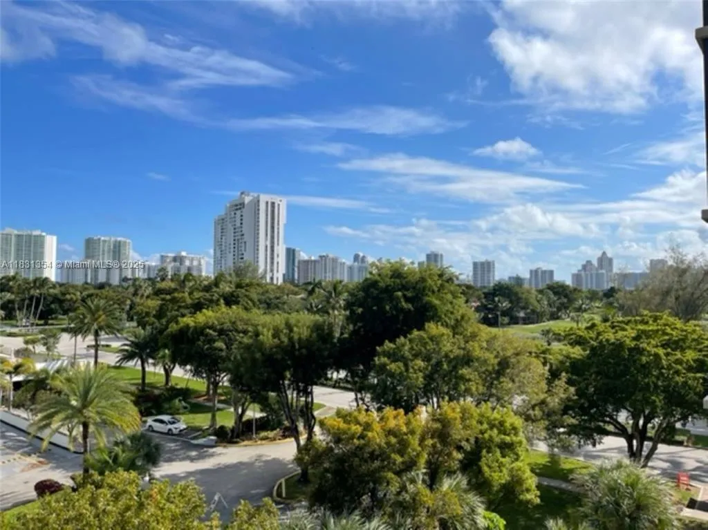3301 N Country Club Dr # 607, Aventura FL 33180
