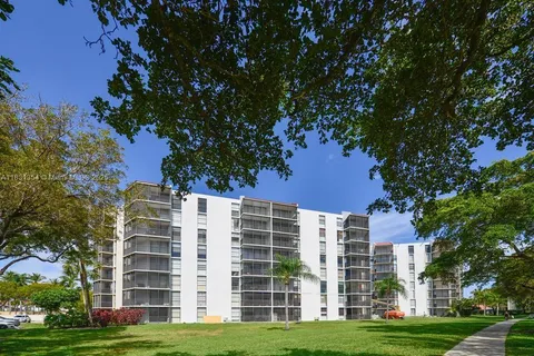 3301 N Country Club Dr # 607, Aventura FL 33180