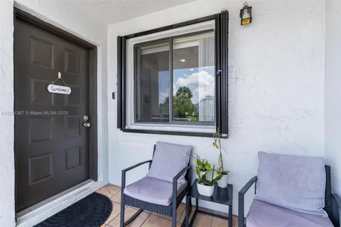 280 Racquet Club Rd # 204, Weston FL 33326