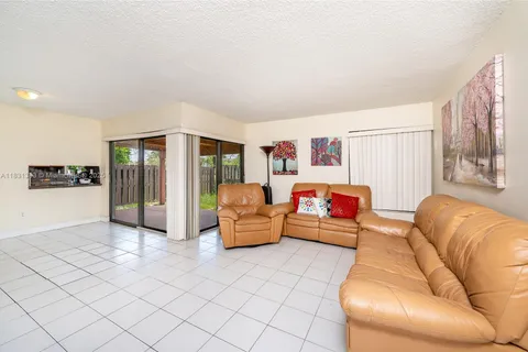 10114 NW 4th Ln # 12, Miami FL 33172