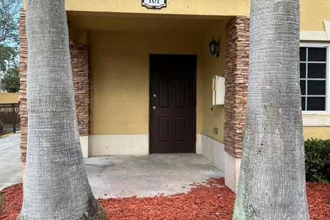 945 NE 33rd Ter # 101, Homestead FL 33033