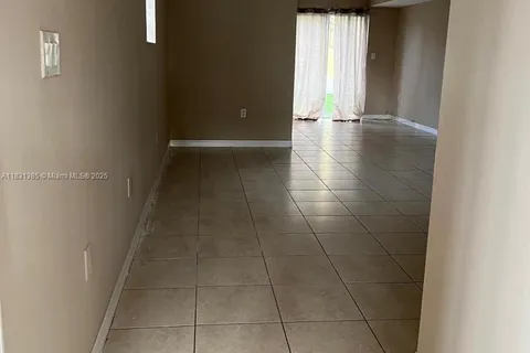 945 NE 33rd Ter # 101, Homestead FL 33033