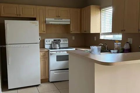 945 NE 33rd Ter # 101, Homestead FL 33033