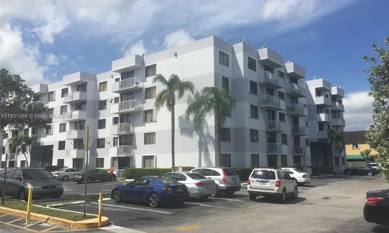 8261 NW 8th St # 135, Miami FL 33126