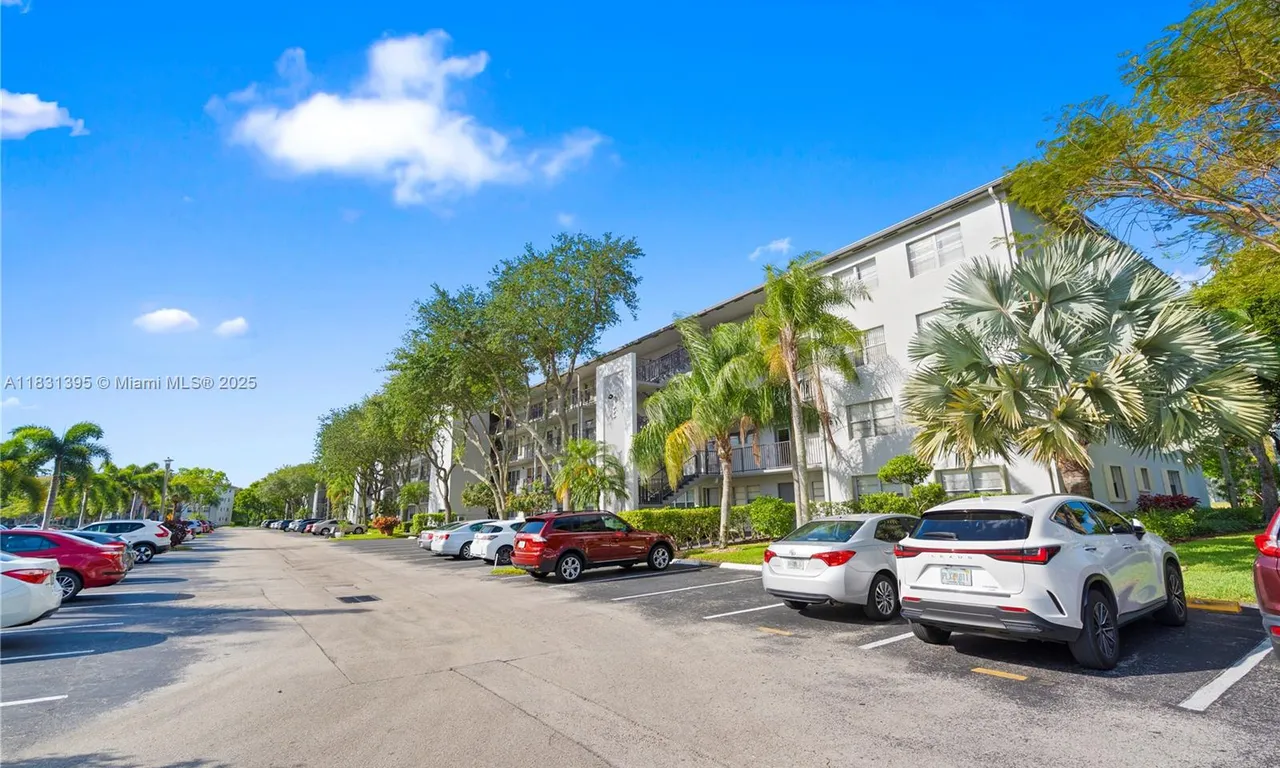300 SW 134th Way # 413E, Pembroke Pines FL 33027