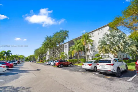 300 SW 134th Way # 413E, Pembroke Pines FL 33027